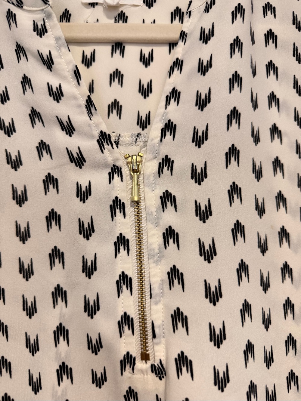 Maurices White & Black Printed Zip Front Blouse – Size Small - Picture 3 of 6
